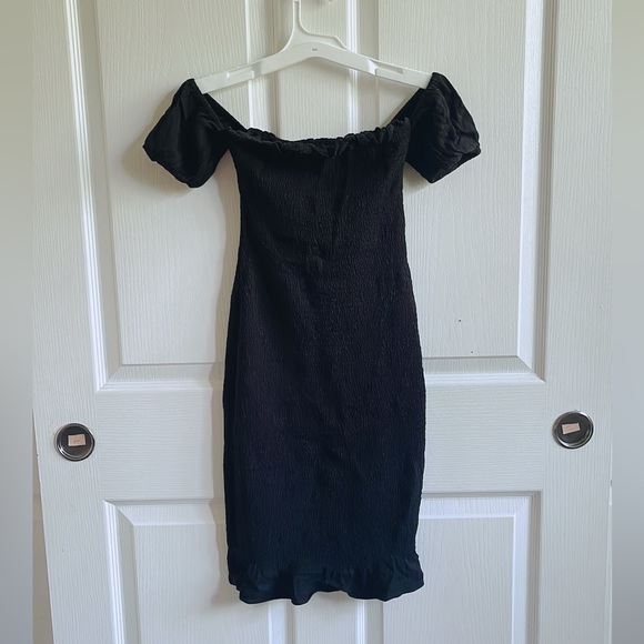 abercrombie and fitch off shoulder smocked dress BLACK - Picture 5 of 9